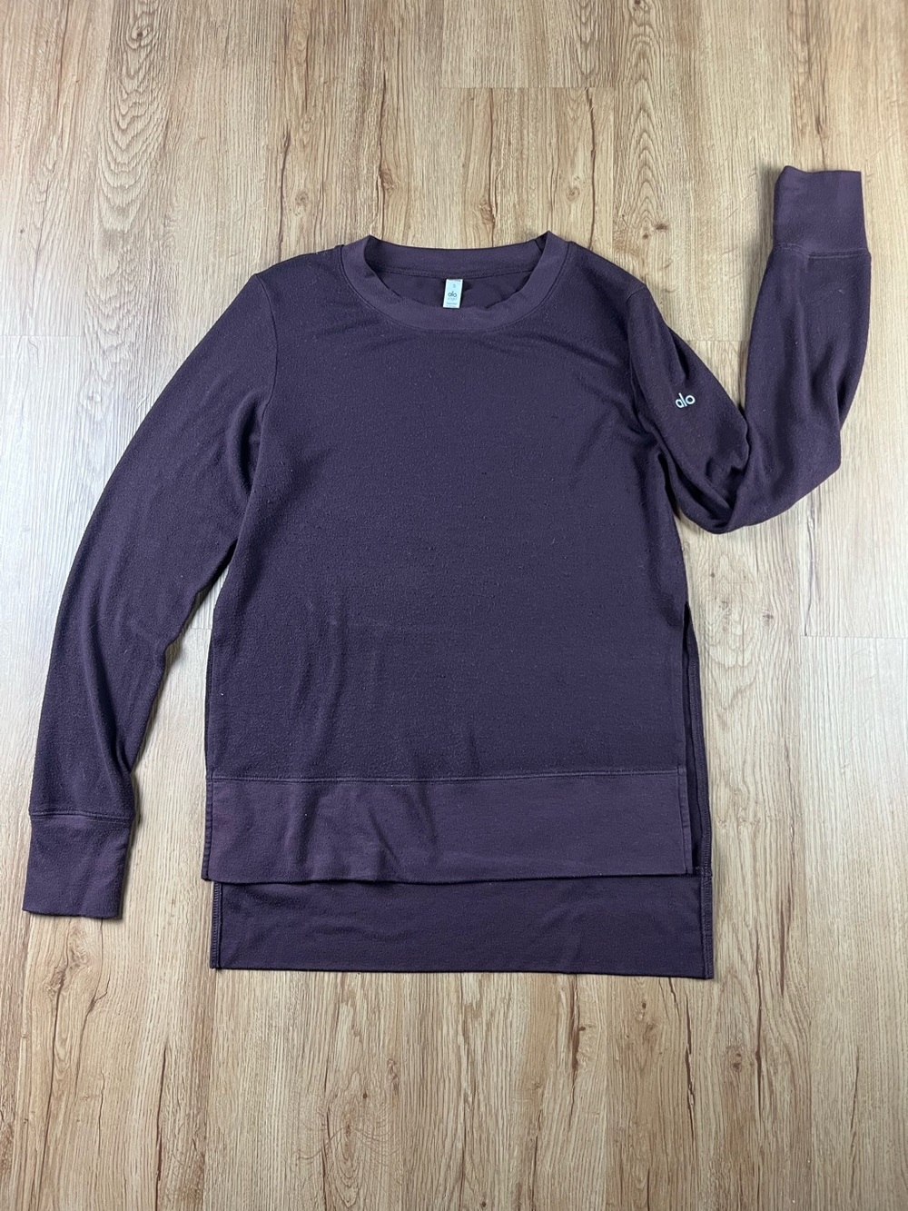 Alo Yoga medium Eggplant Burgundy Long Sleeve Pullover